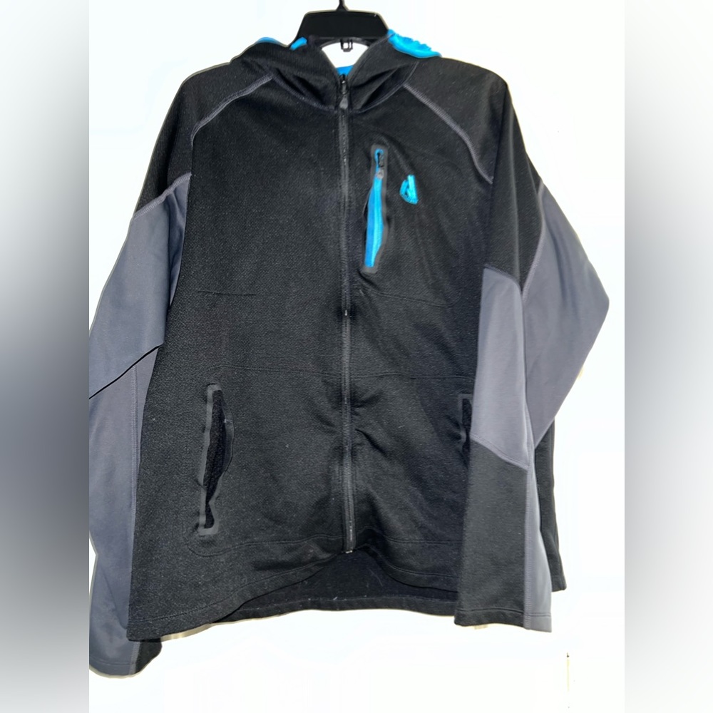 Multicolor jacket from the first ascent collection from Eddie Bauer. Size XL.